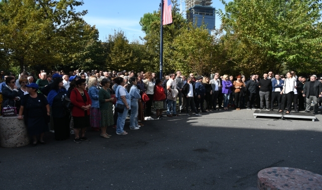 Arnavutluk'ta başkent Tiran belediyesi önündeki protestolar sürüyor -  Gündem - Antalya Haberleri